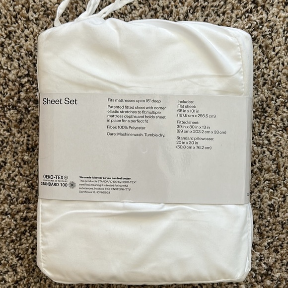 Twin XL - Room Essentials - Microfiber - White sheet set. $20 New - Picture 2 of 11